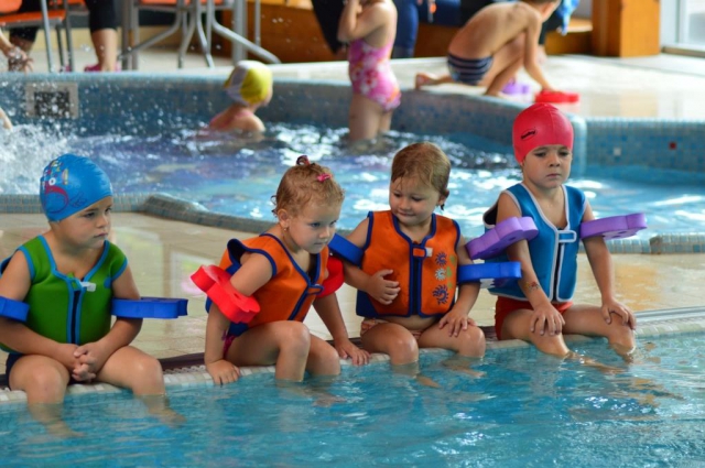 Hotel Čertov: V bazénovém světě na vás čekají dva bazény – relaxační a plavecký. 